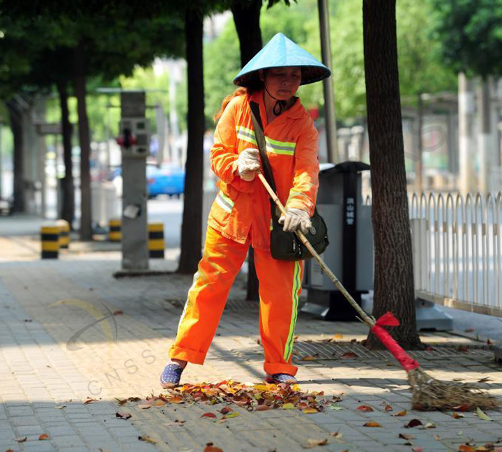 Let standard reflective clothing protect sanitation worker